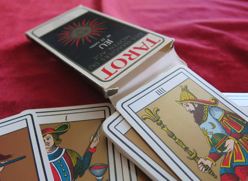légende arthurienne, Arthurian legend, roi Arthur, King Arthur, Saint Graal, la Dame du Lac, le Graal, Excalibur, Grail Tarot , John Matthews, Templar Tarot, Triple Goddess Tarot, feminine divine, medieval tarot, Lo Scarabeo , Medieval Europe ,Middle Ages oracle, Middle Ages tarot