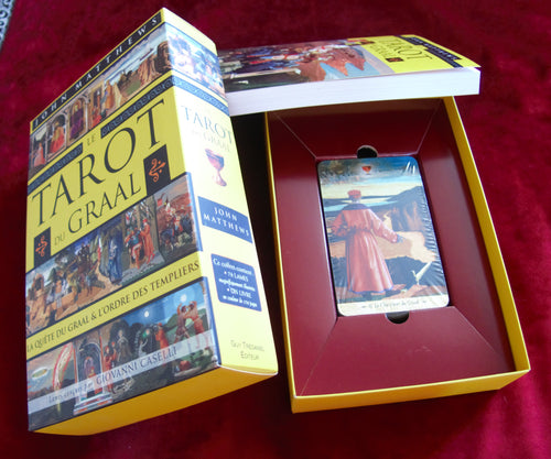 le tarot du graal - Tarot du Graal box set,légende arthurienne, Arthurian legend, roi Arthur, King Arthur tarot, Saint Graal cards, la Dame du Lac cards, le Graal tarot, Excalibur, Grail Tarot , John Matthews, Templar Tarot, Triple Goddess Tarot, medieval taro, Medieval Europe ,Middle Ages oracle, Middle Ages tarot, Templars Tarot,