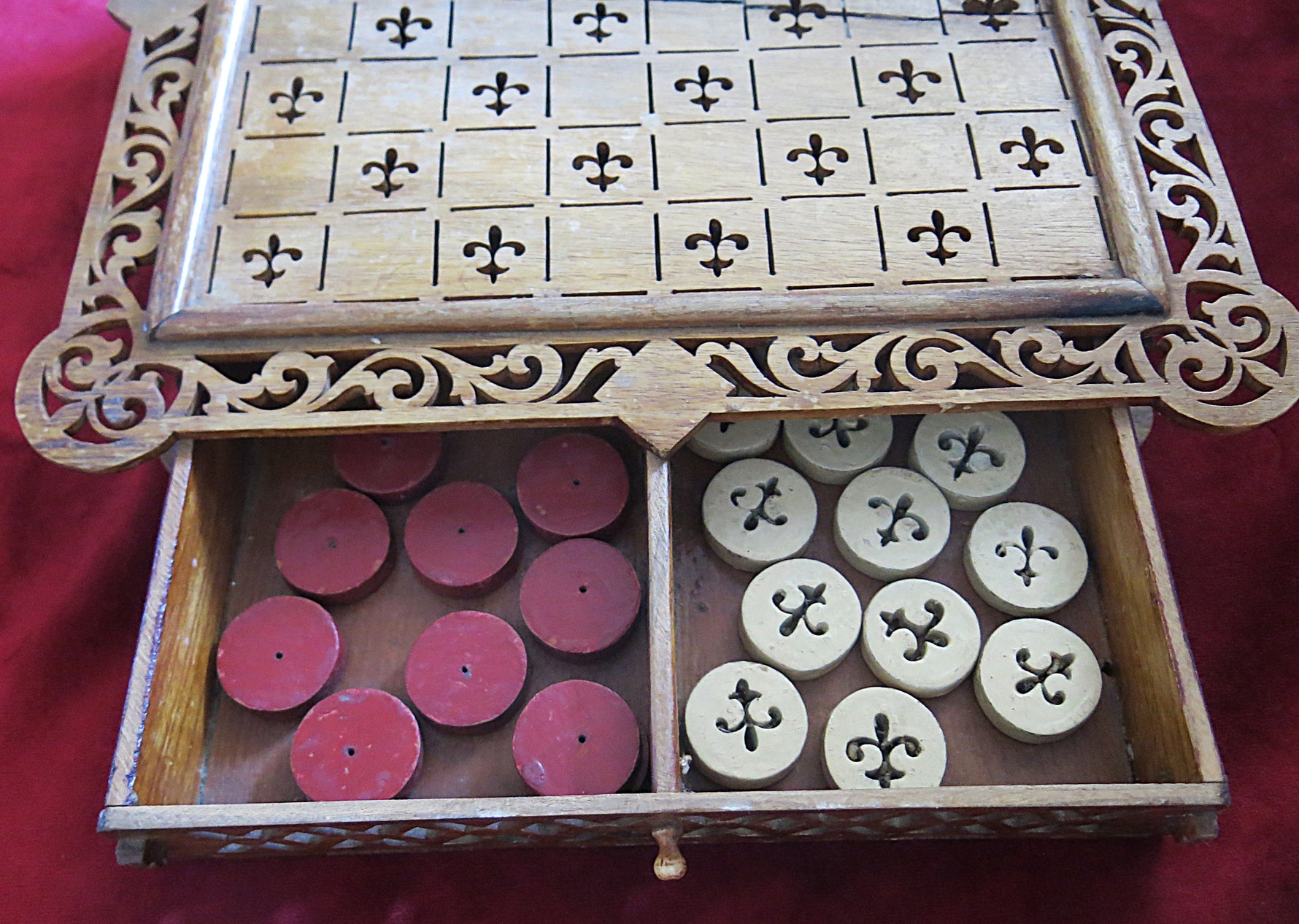 Exceptional 1928 Handmade Italian Checkers Board – Calalzo di Cadore