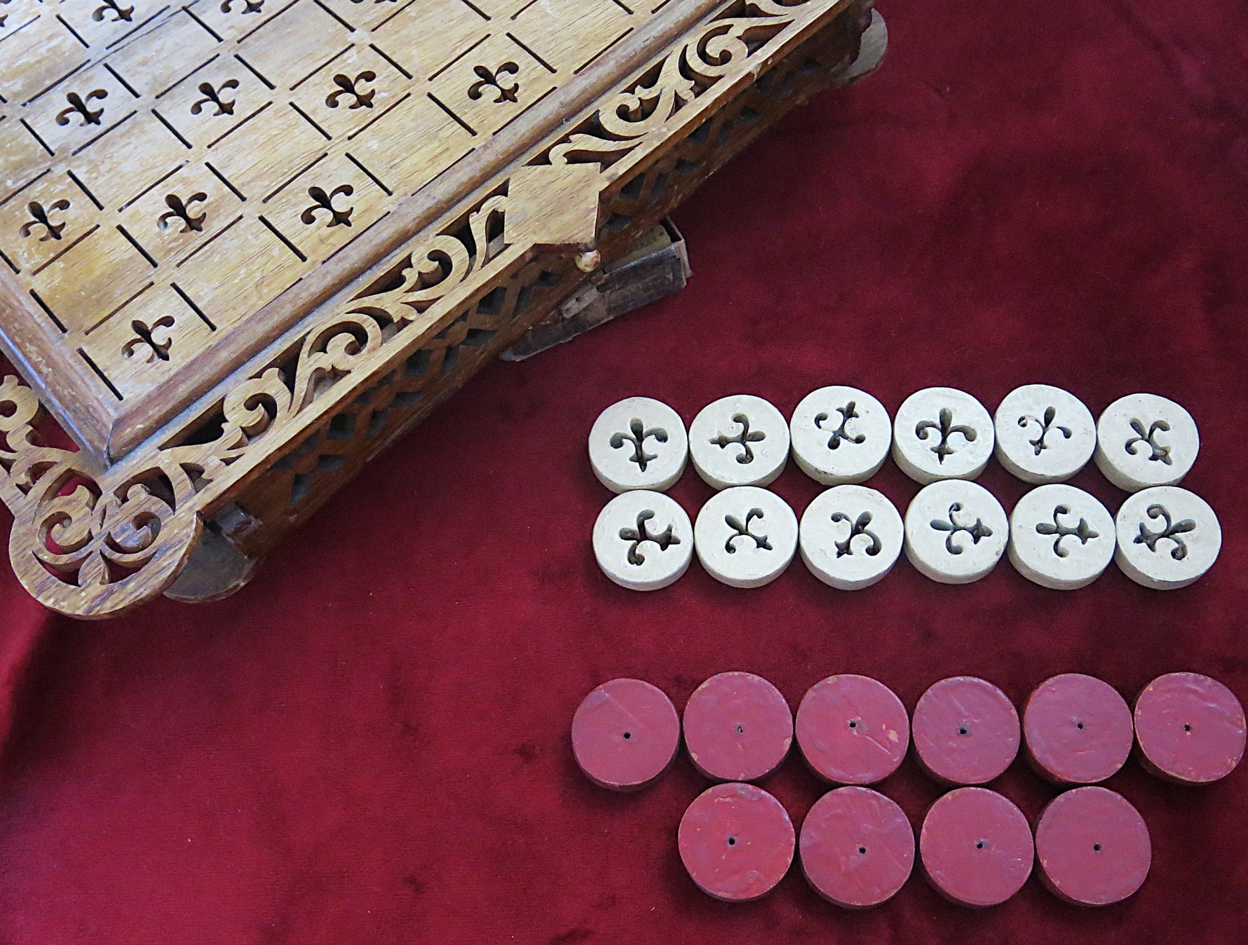 Exceptional 1928 Handmade Italian Checkers Board – Calalzo di Cadore