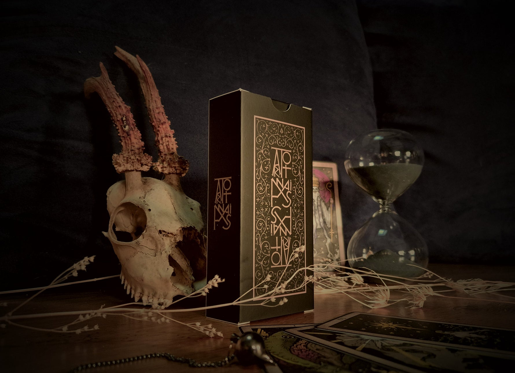 PRE-ORDER - Anaïs Tarot – Contemporary Artisan Tarot with Medieval Color Palette