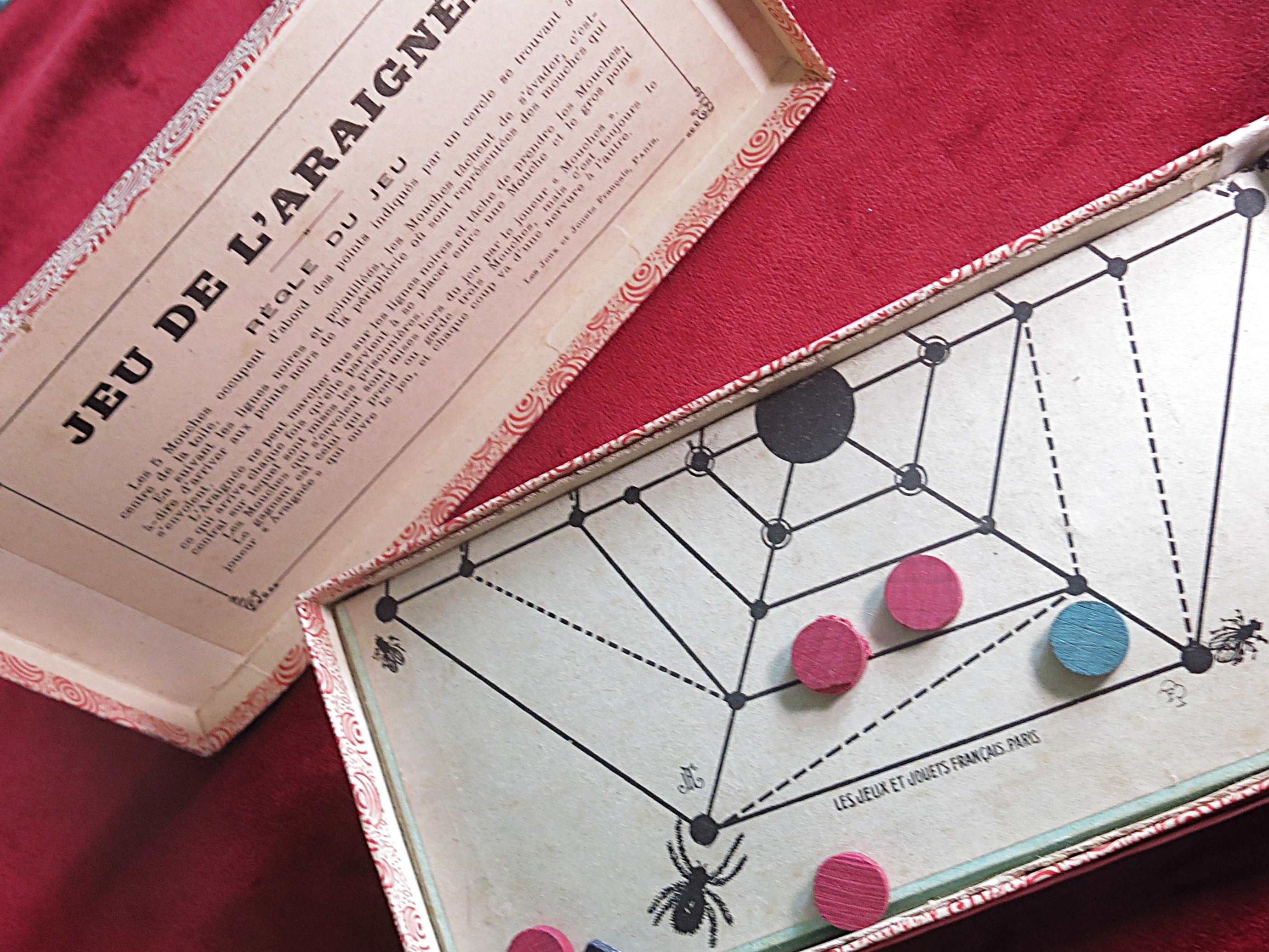 Jeu de l'Araignée – Jeu de stratégie en toile d'araignée antique (vers 1900)