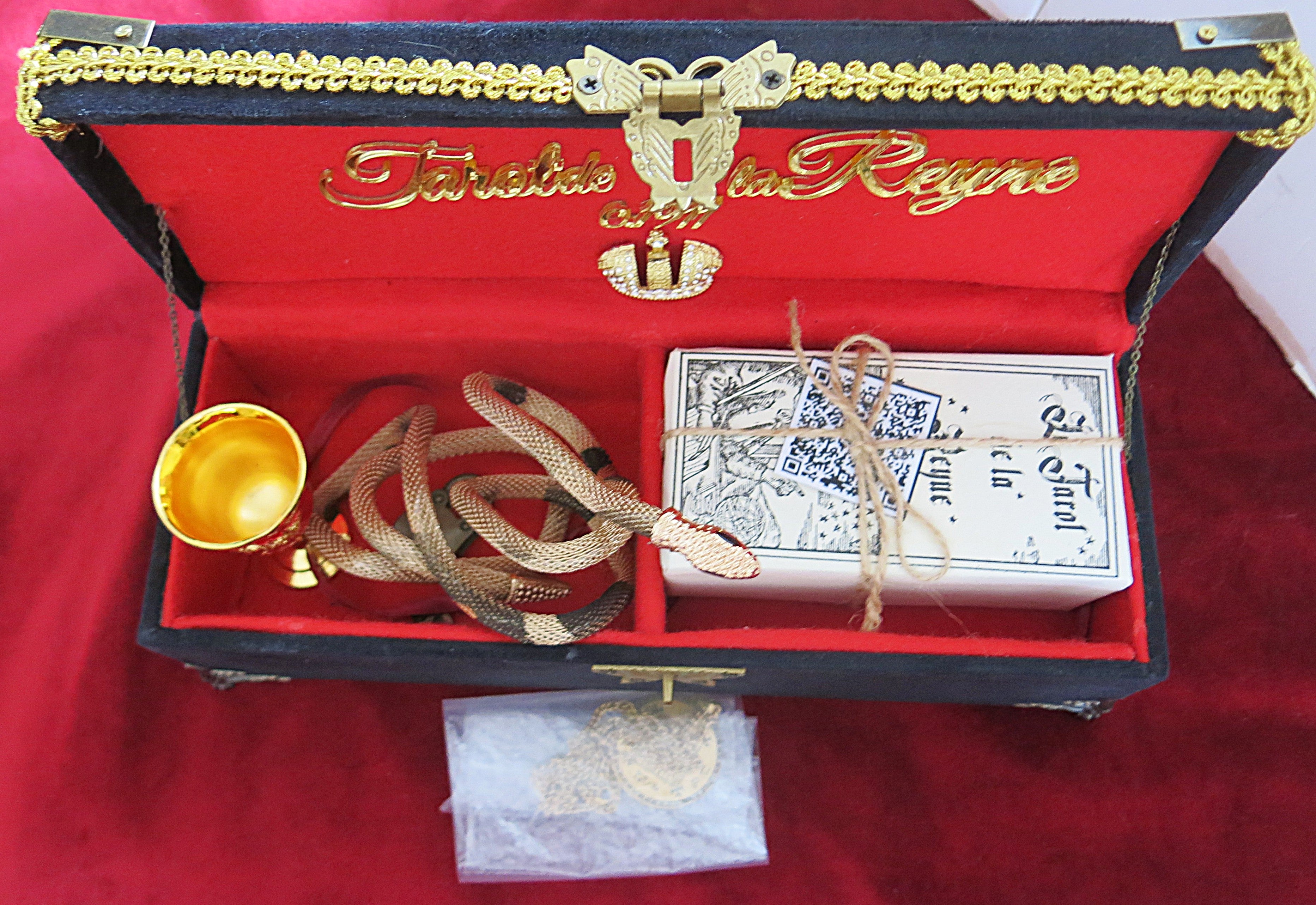 Le Tarot de la Reyne Édition Originale Limitée dans un Coffret de Collection Fait Main