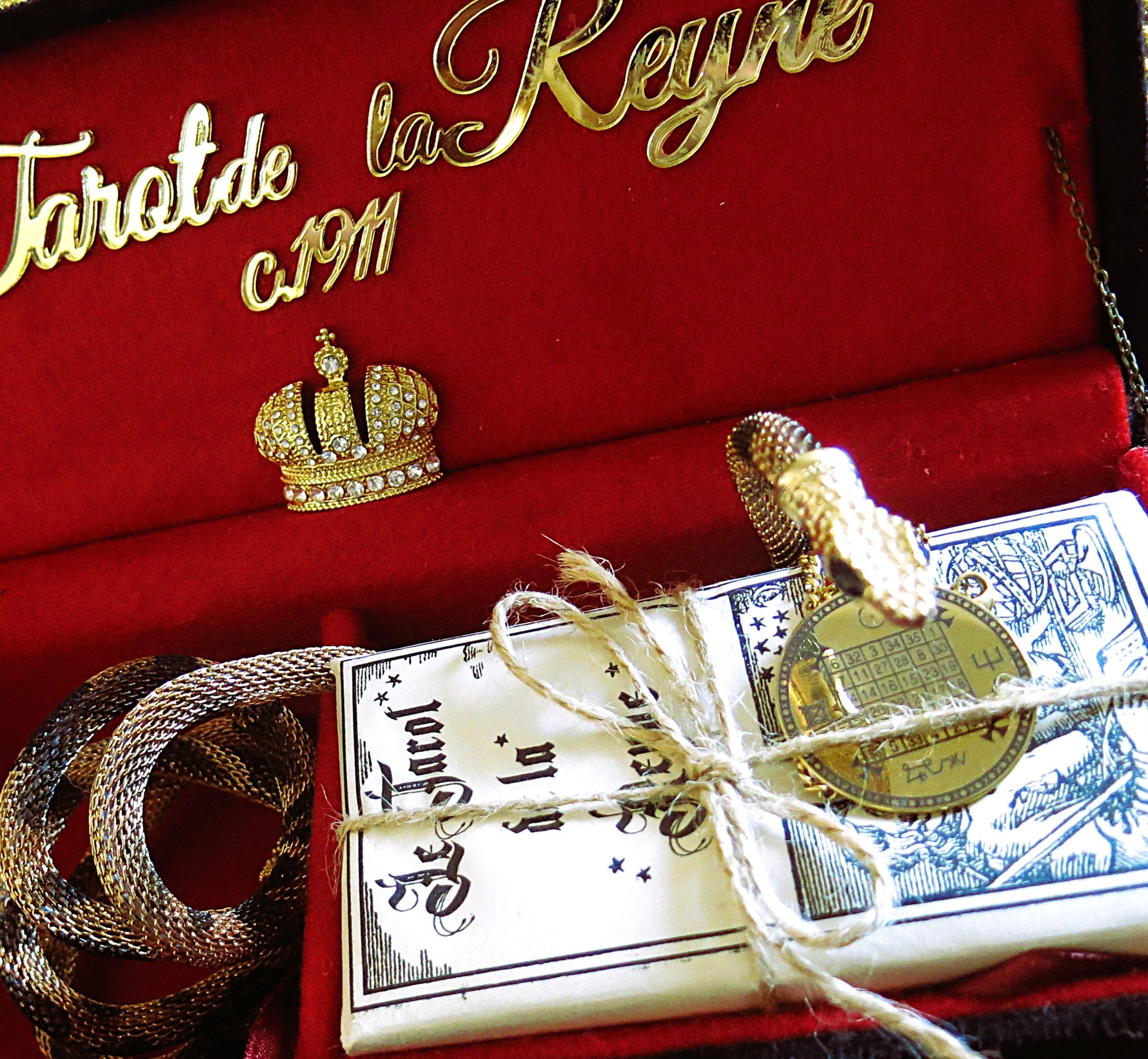Le Tarot de la Reyne Original Limited Edition in Handmade Collector’s Box