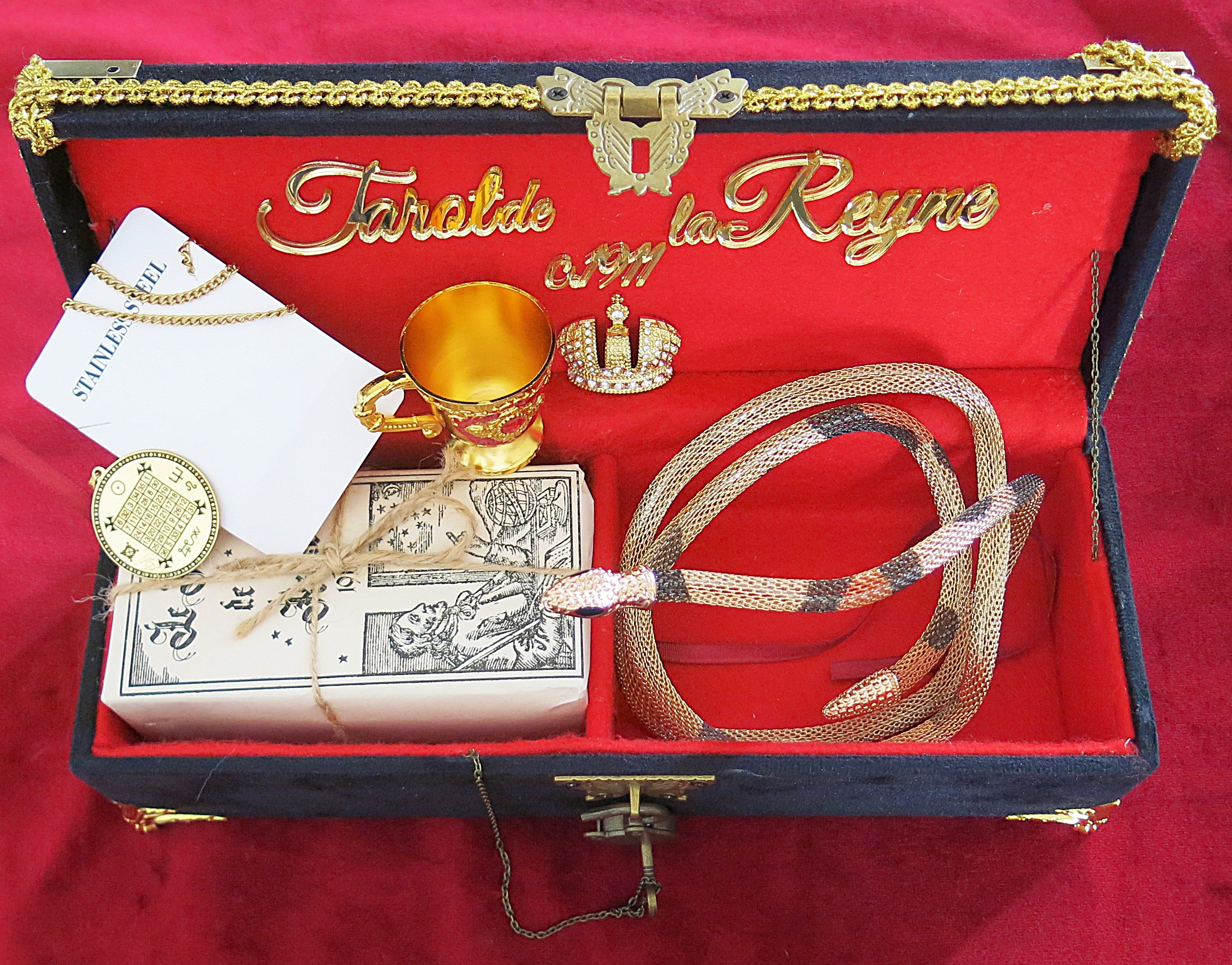 Le Tarot de la Reyne Original Limited Edition in Handmade Collector’s Box