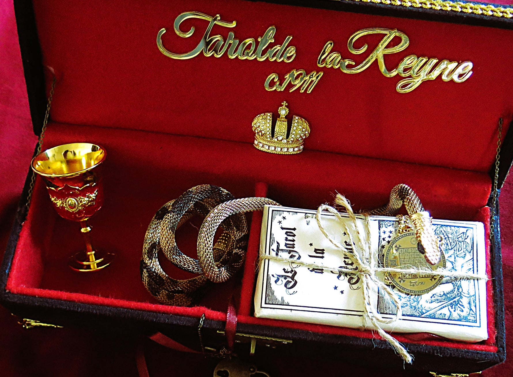 Le Tarot de la Reyne Original Limited Edition in Handmade Collector’s Box