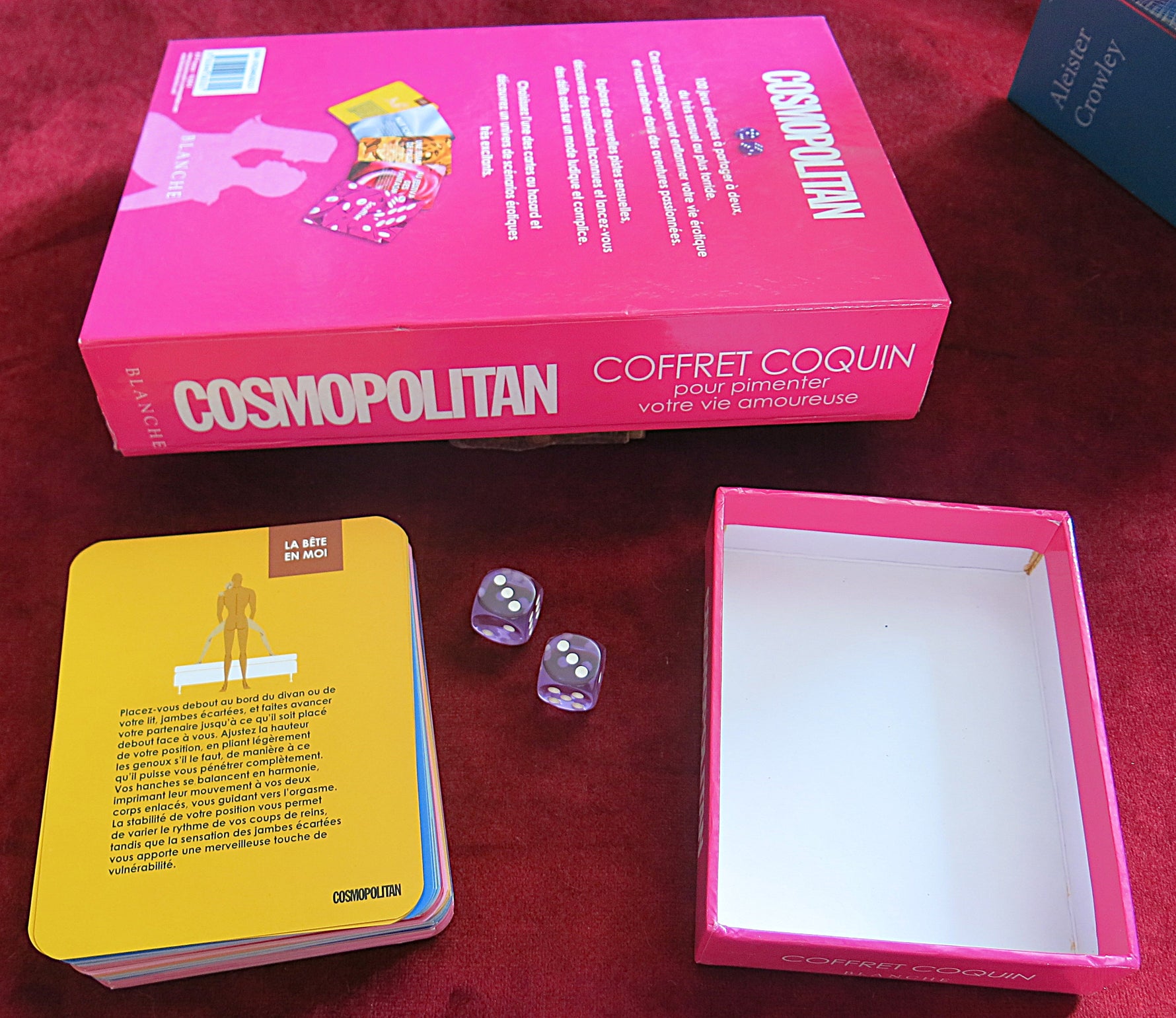 Cosmopolitan Sensual Game Box – 100 Erotic Cards + Dice (French Version)