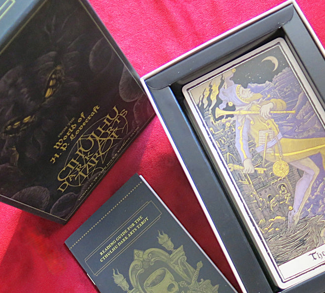 Cthulhu tarot, Lovecraft tarot, H P Lovecraft, dark fantasy deck, Fortifem, Bragelonne, Abrams books, horror tarot, mythos divination, gothic art tarot, cosmic horror, esoteric deck, occult collection, tarot collector, rare tarot, tarot 2022, tarot box set, tarot gift edition, arcane deck, eldritch divination