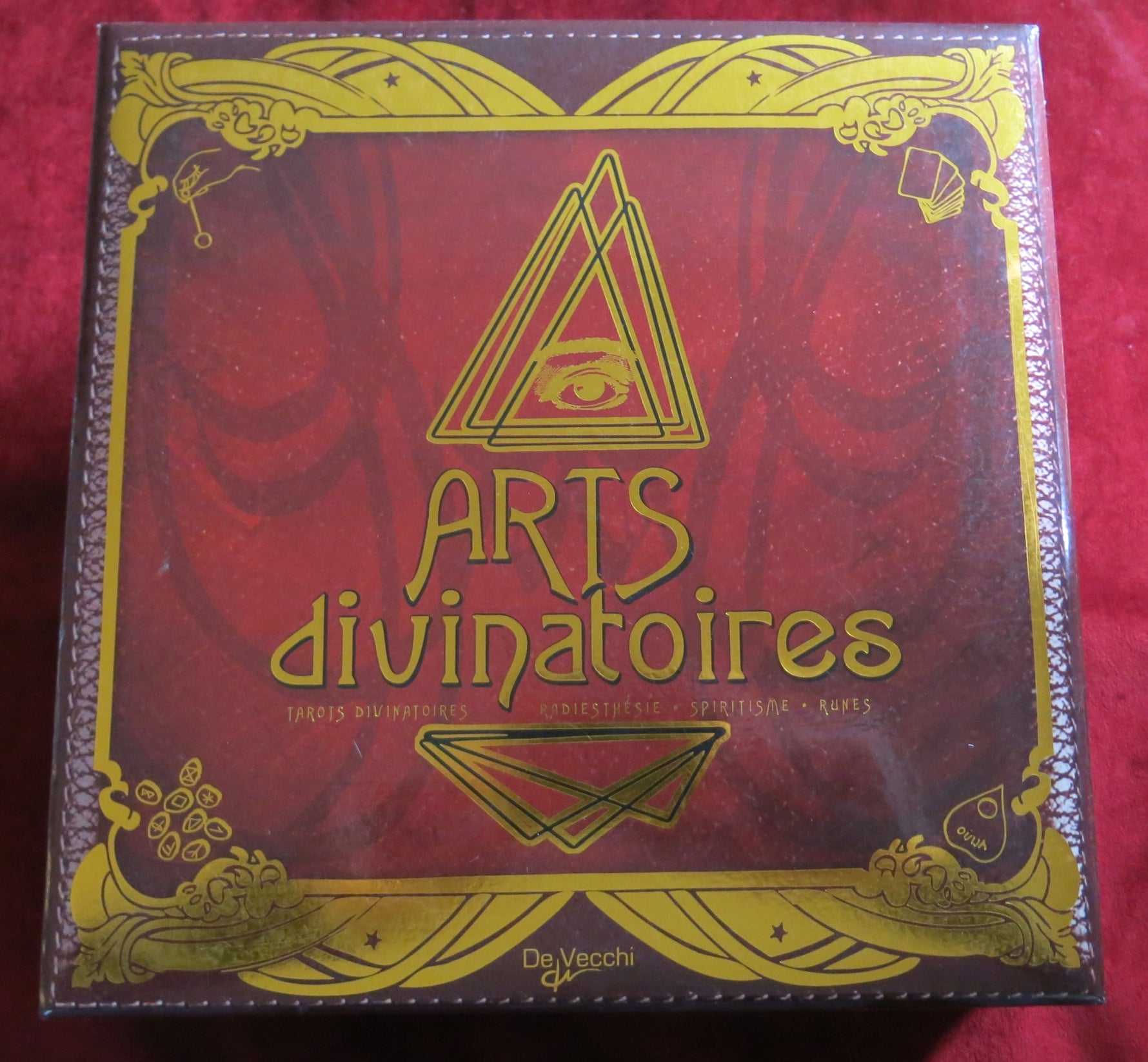 Coffret Arts Divinatoires – Tarot, Runes, Pendule & Planche Ouija – De Vecchi (Début des années 2000)