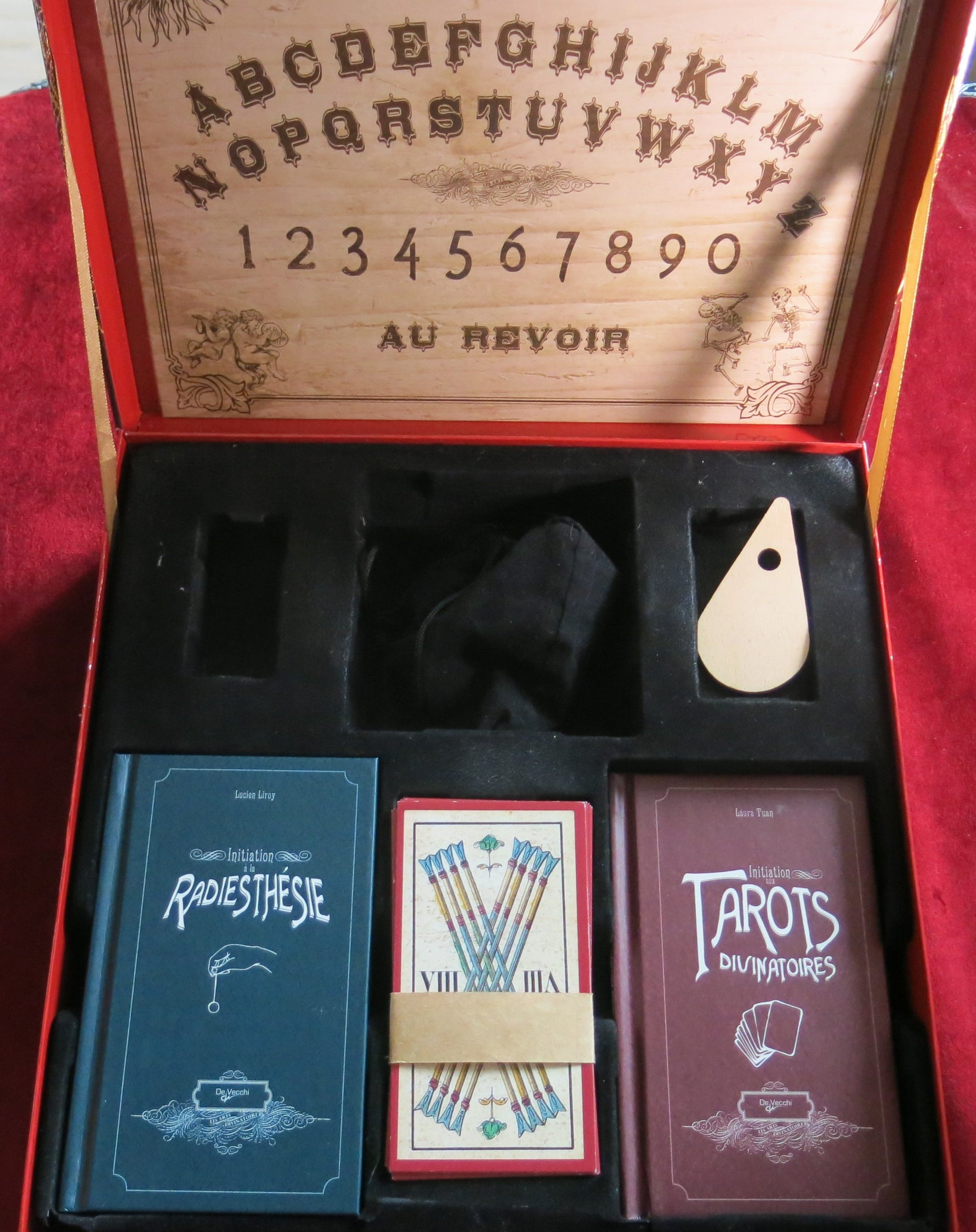 Coffret Arts Divinatoires – Tarot, Runes, Pendule &amp; Planche Ouija – De Vecchi (Début des années 2000)