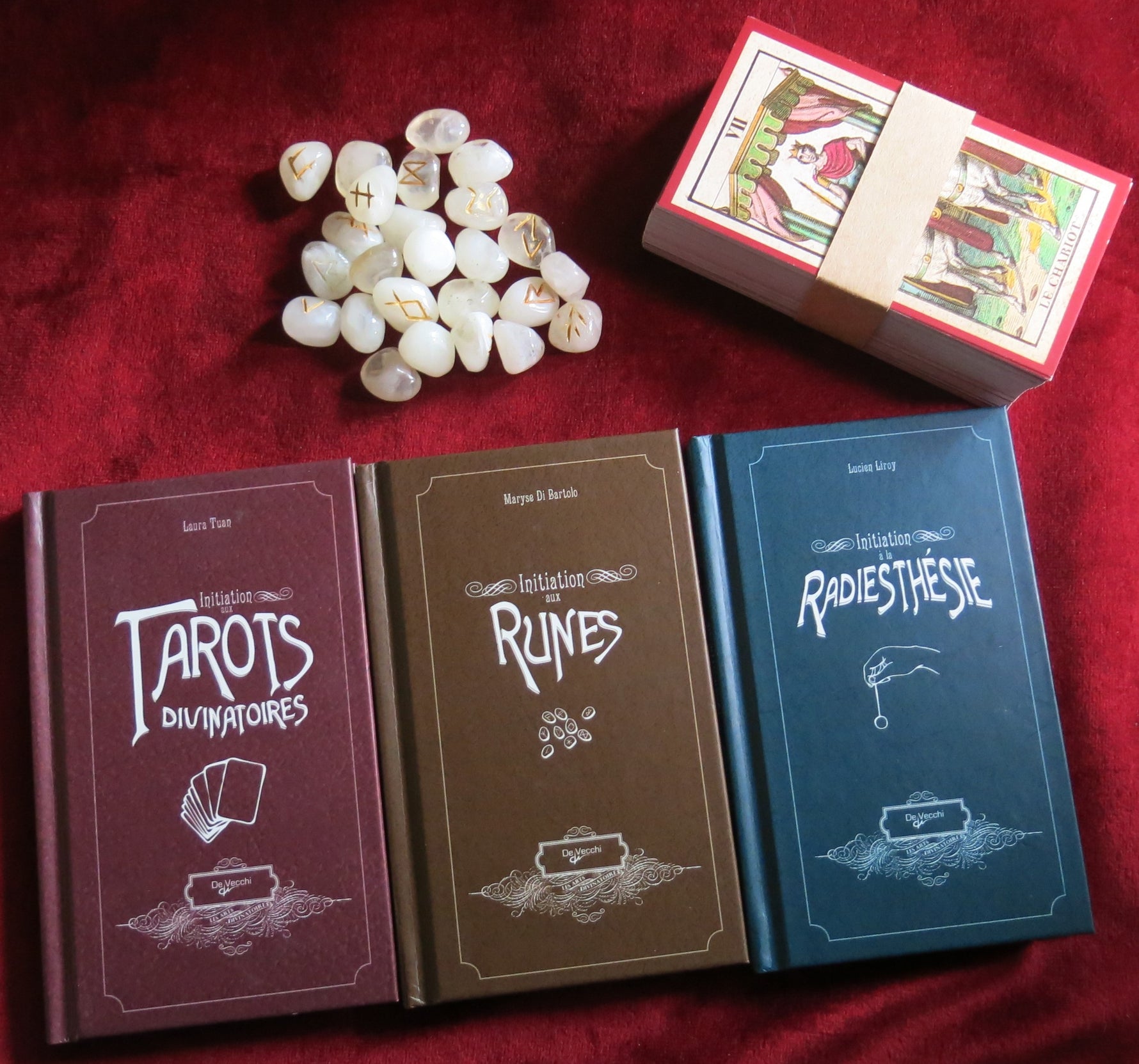 Coffret Arts Divinatoires – Tarot, Runes, Pendule & Planche Ouija – De Vecchi (Début des années 2000)