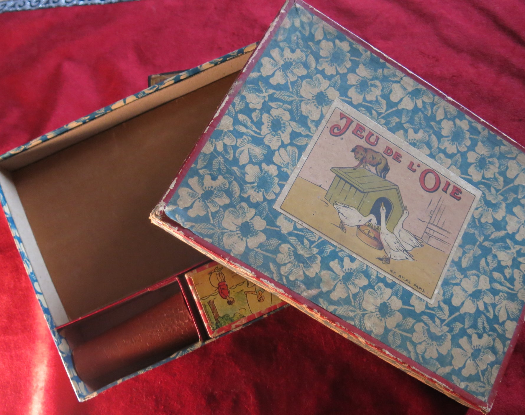 Jeu de l’Oie – N.K. Atlas Paris – 1911 Edition – Antique French Board Game in Floral Box