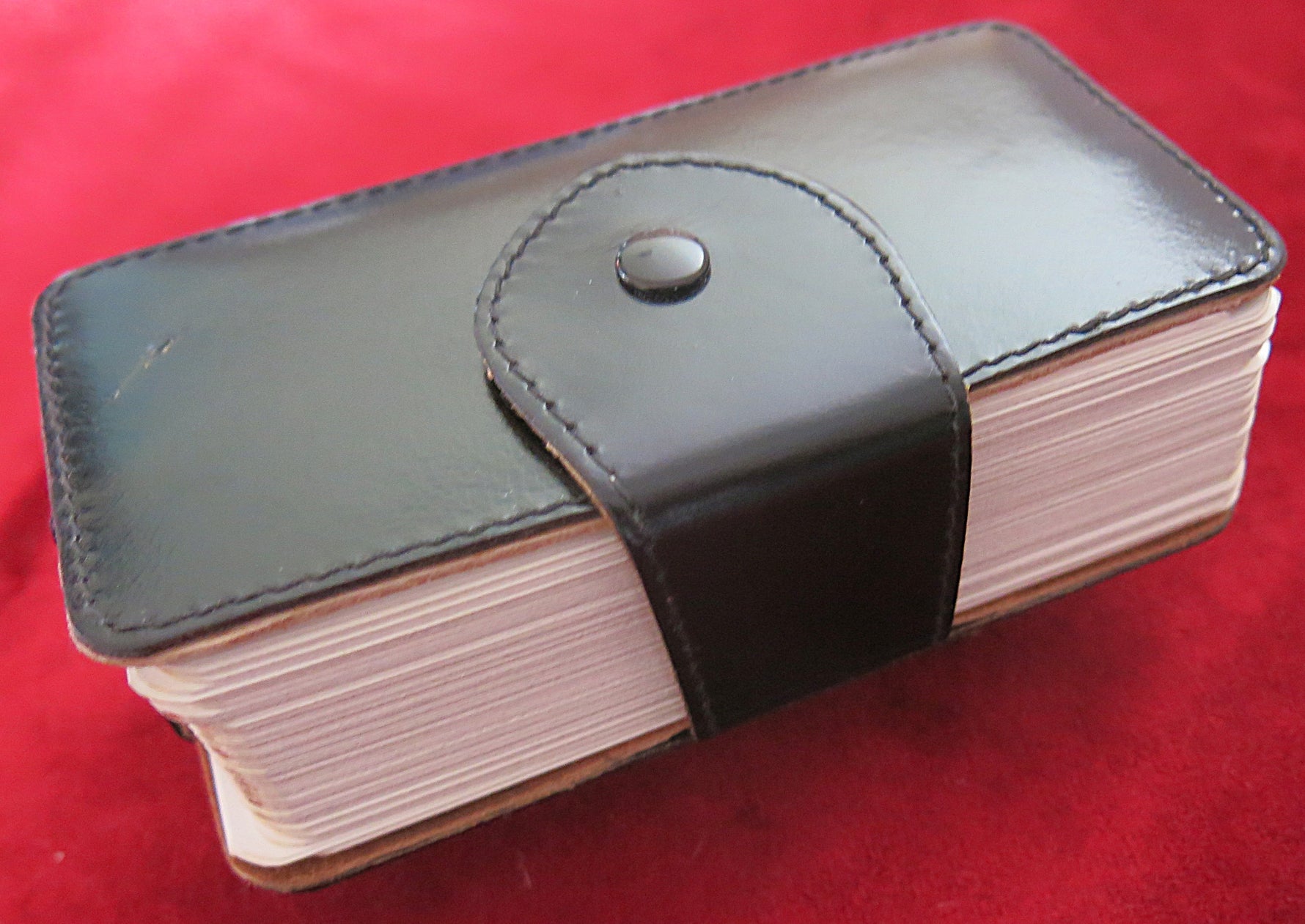 vintage tarot deck, vintage card game, traditional tarot game, tarot à jouer, snap case cards, Roi Dame Valet
retro playing cards,  leather tarot case, historical tarot, Fédération Française de Tarot, French vintage gift, French tarot game, French tarot cards, French playing cards, FFT playing cards, European card deck, complete tarot deck, 78 card tarot deck