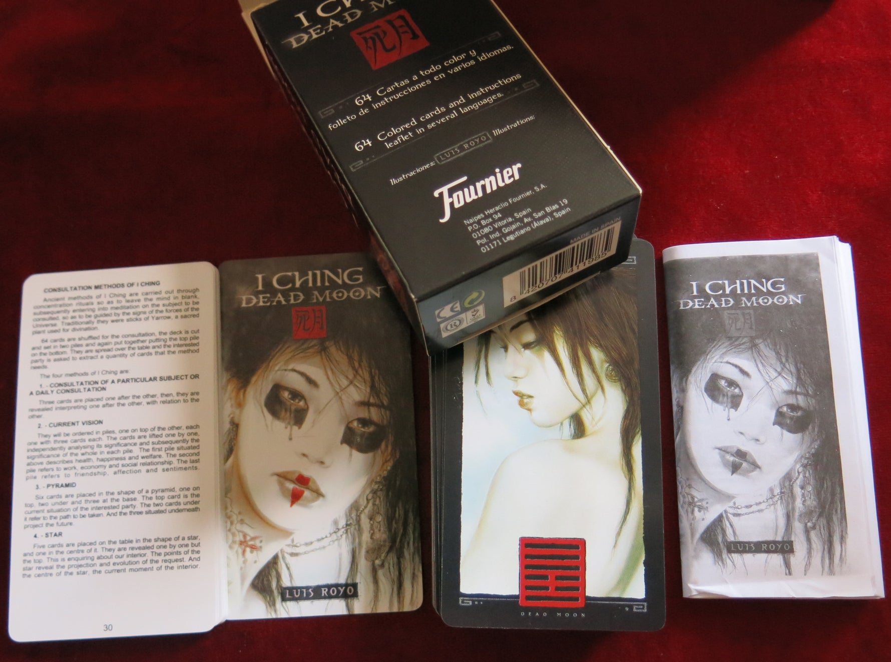 Luis Royo I Ching Dead Moon tarot Luxury box - Japanese dark goth geisha- -Dark oracle - Gothic Fantasy Art