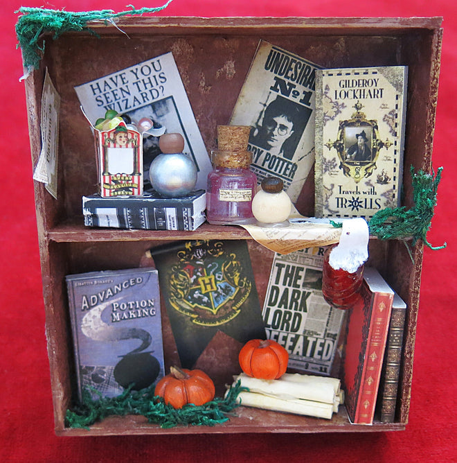 Harry Potter Miniature Wizard Set, Tiny Magic books - Miniature Apothecary Jars with Potions