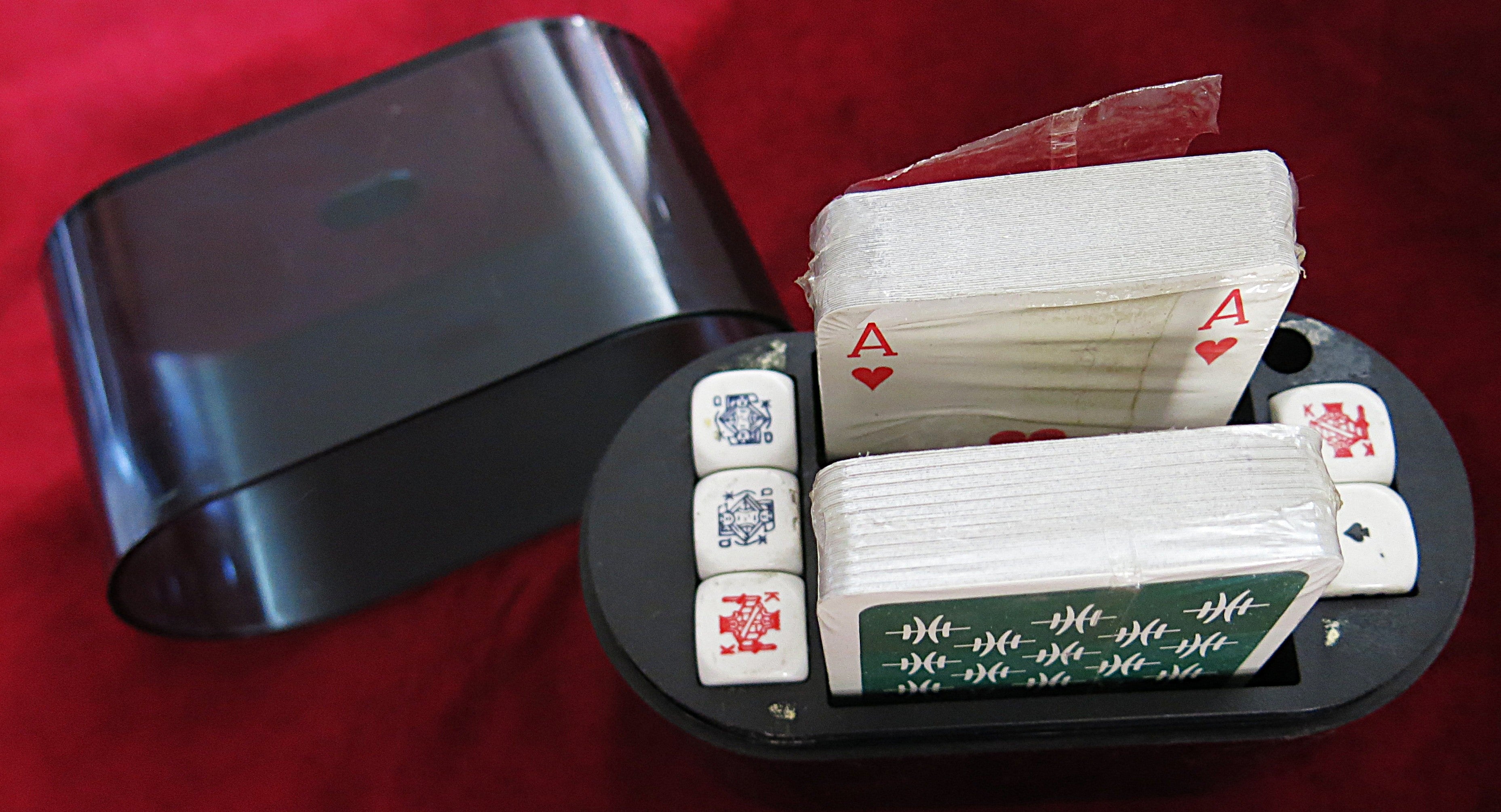 Jeu de cartes de voyage rétro - Année : 1970 – Deux jeux de 54 cartes scellés avec dés – Étui de jeu vintage