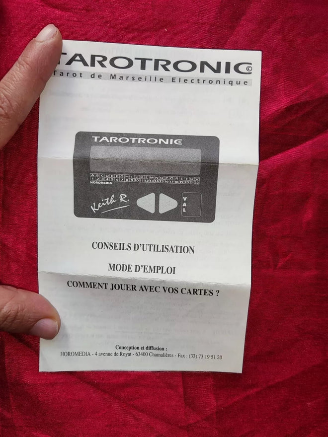 TAROT Electro Vintage : Tirage de cartes automatique des années 80 avec Tarotronic