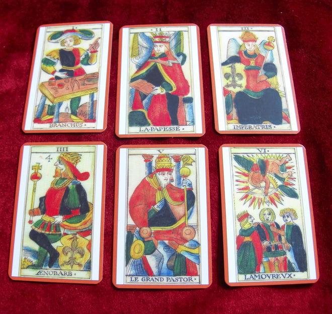 The True Oracle of Nostradamus 2012 Pocket tarot - Tarot de Nostradamus