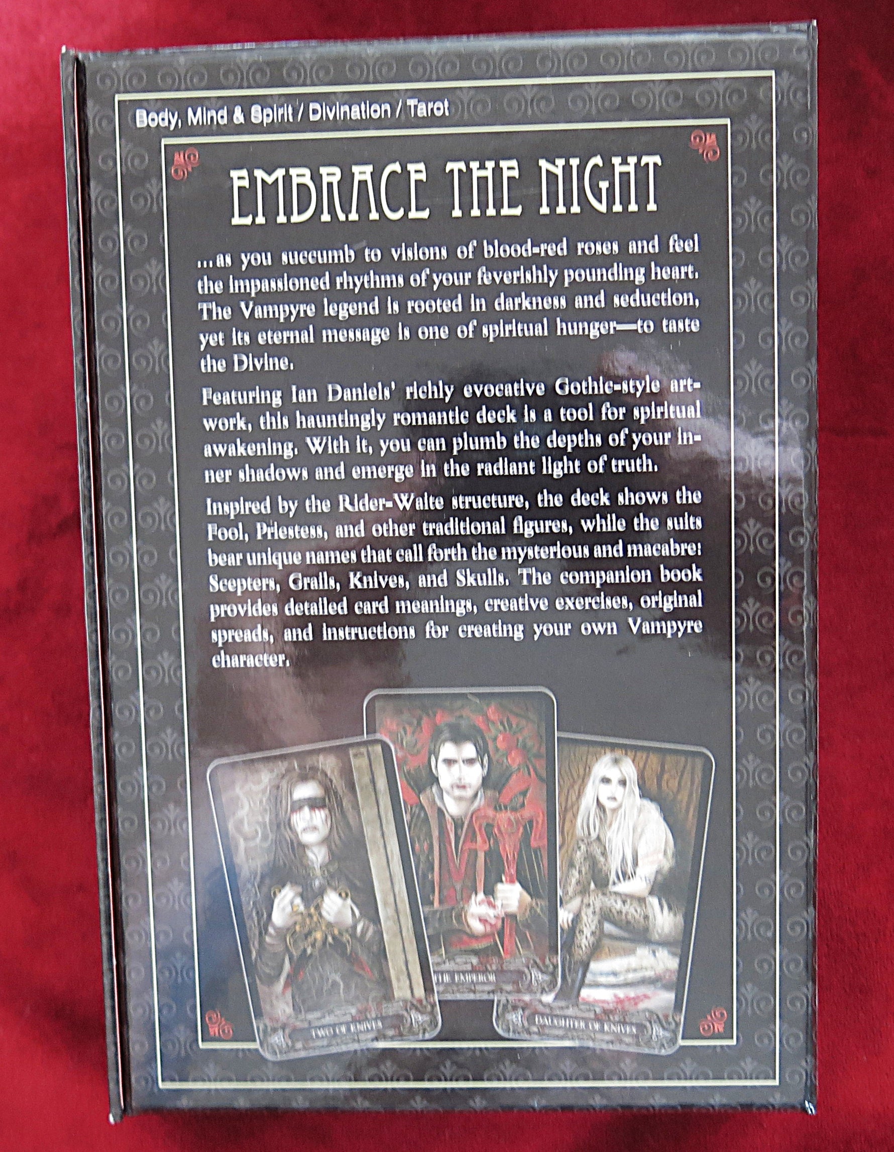 The Tarot of Vampyres – Ian Daniels – Llewellyn 2010 – Gothic Deck + Phantasmagoria Book