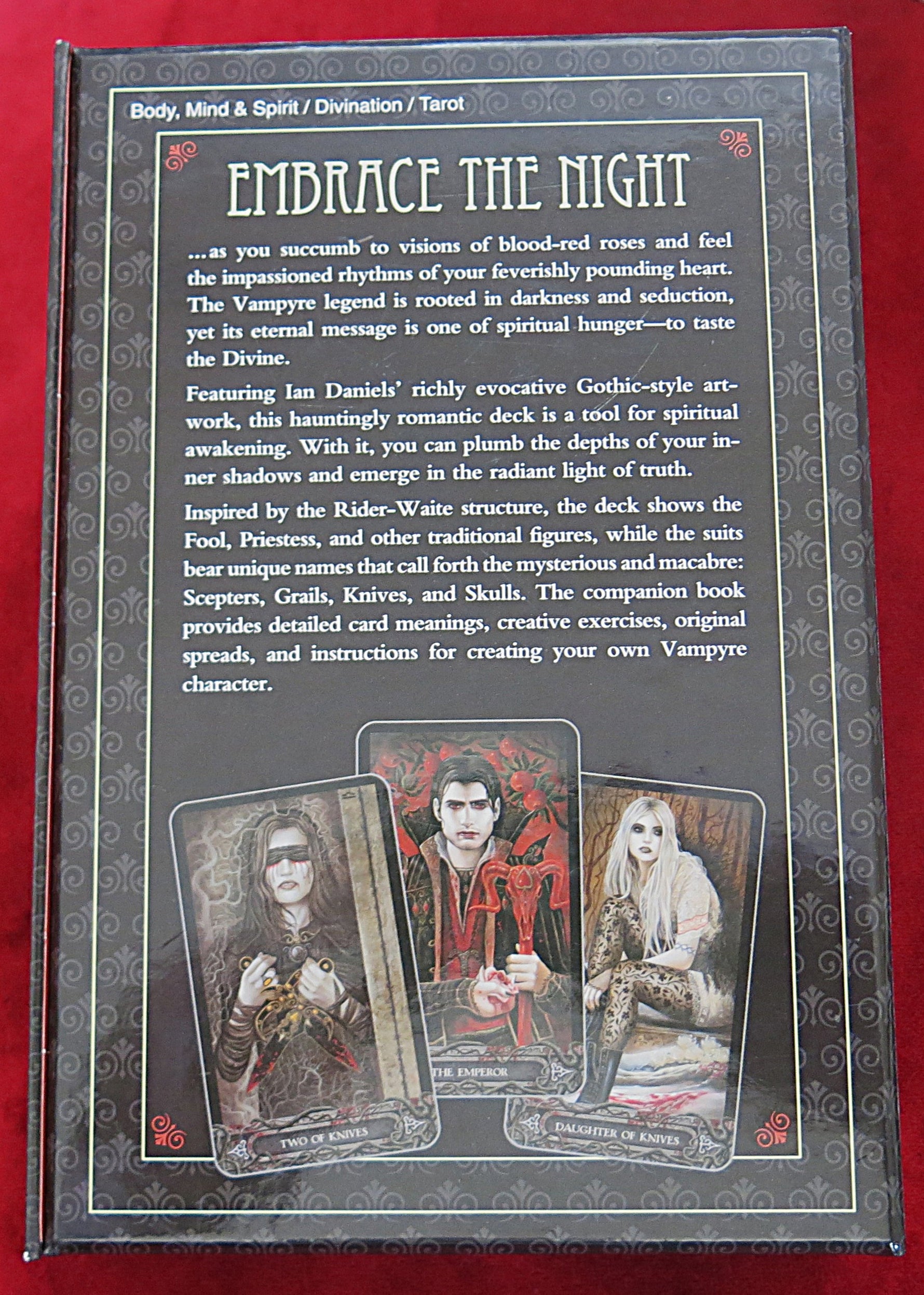 The Tarot of Vampyres – Ian Daniels – Llewellyn 2010 – Gothic Deck + Phantasmagoria Book