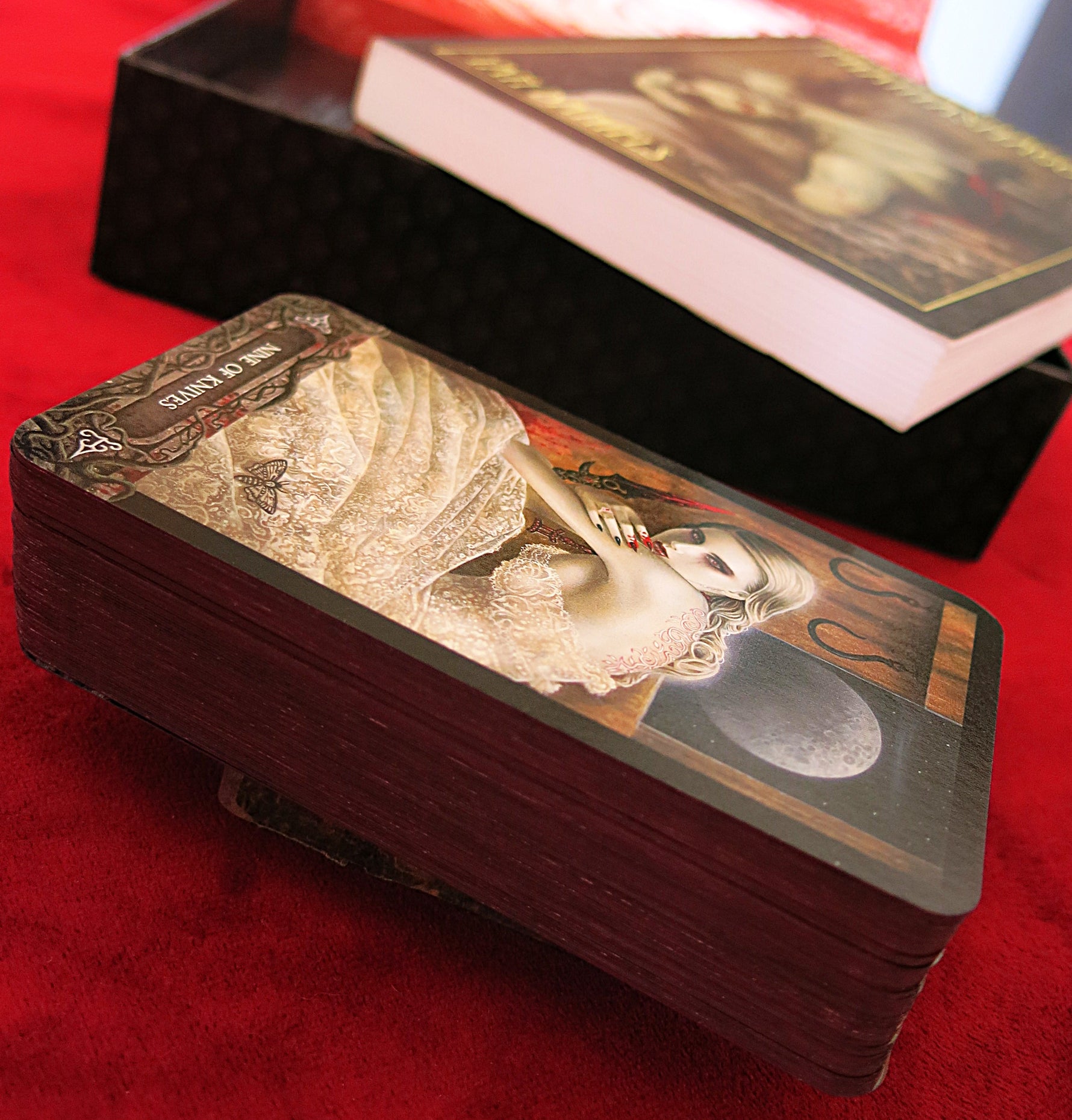 The Tarot of Vampyres – Ian Daniels – Llewellyn 2010 – Gothic Deck + Phantasmagoria Book
