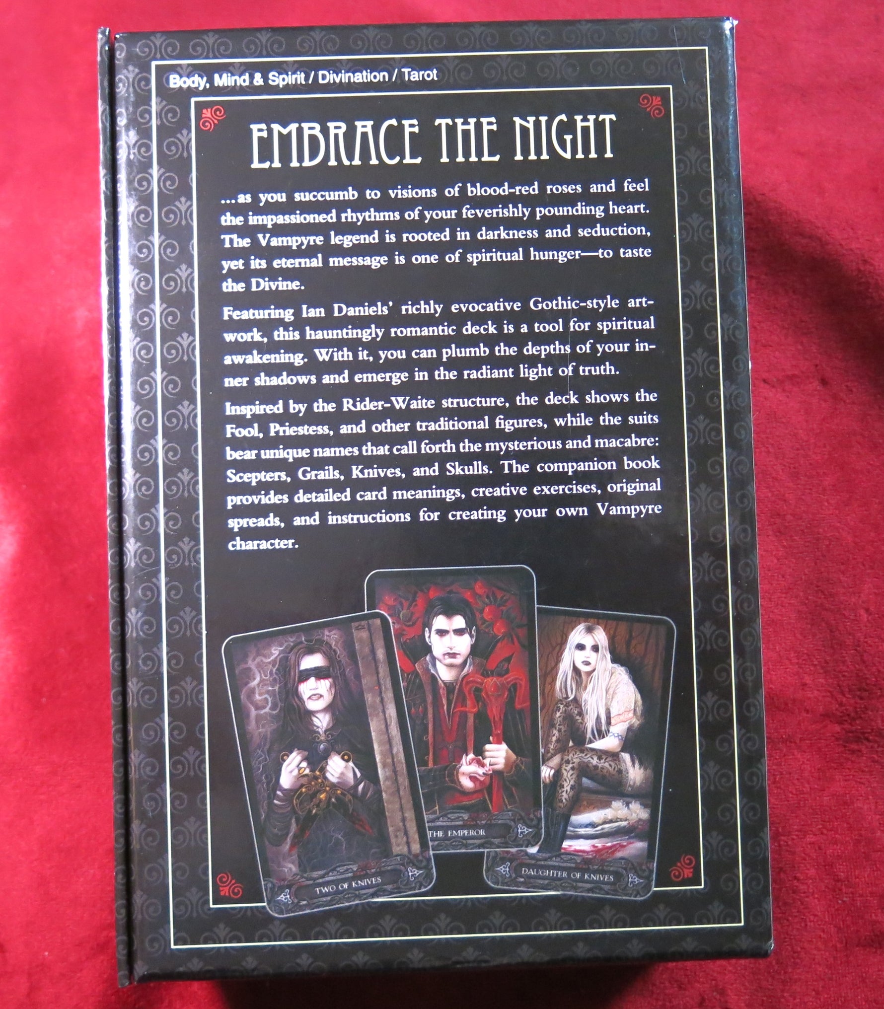 The Tarot of Vampyres – Ian Daniels – Llewellyn 2010 – Gothic Deck + Phantasmagoria Book