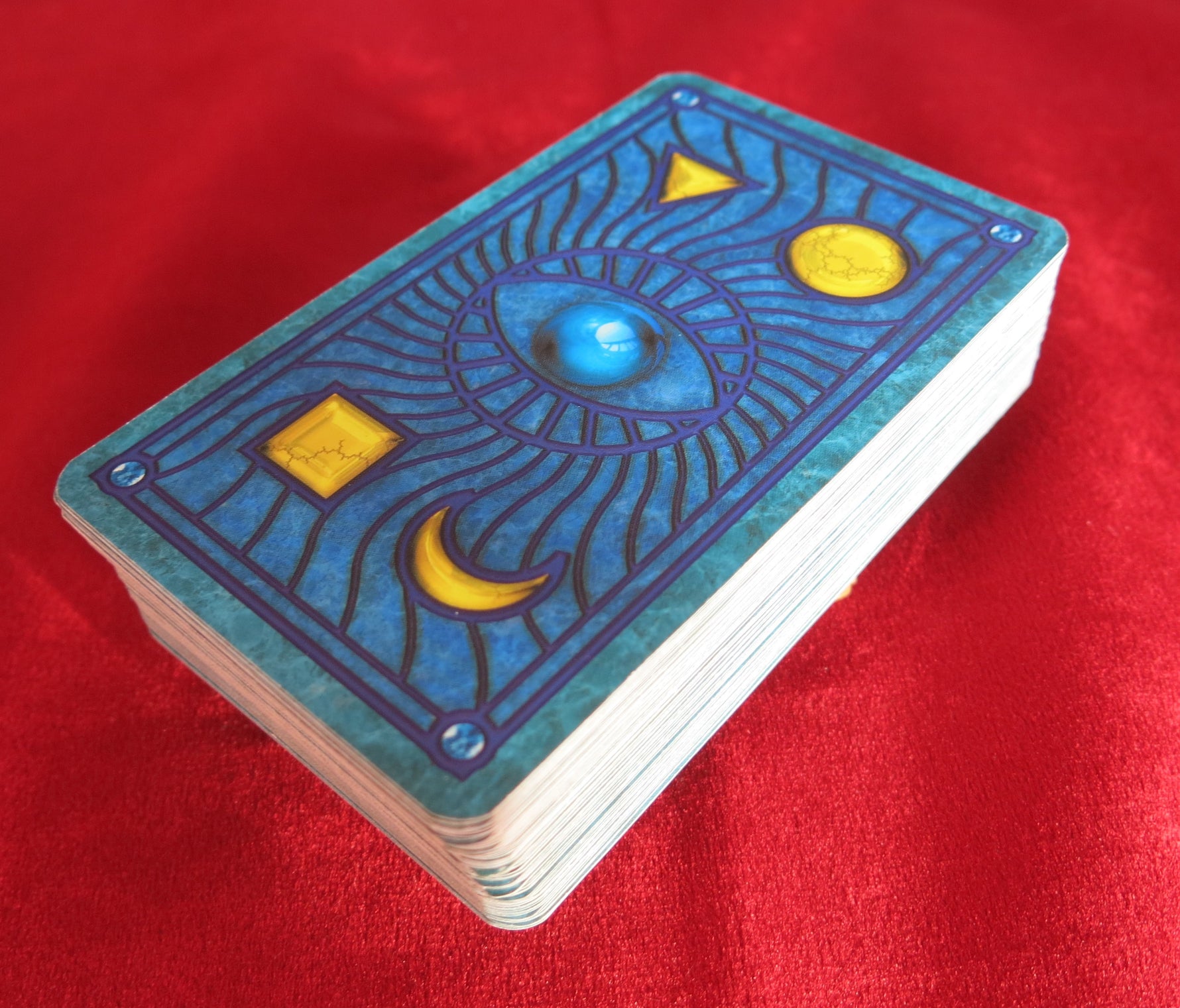 The Quest: Game of tarot - 2010 - VERY RARE  80-Card Set + Book