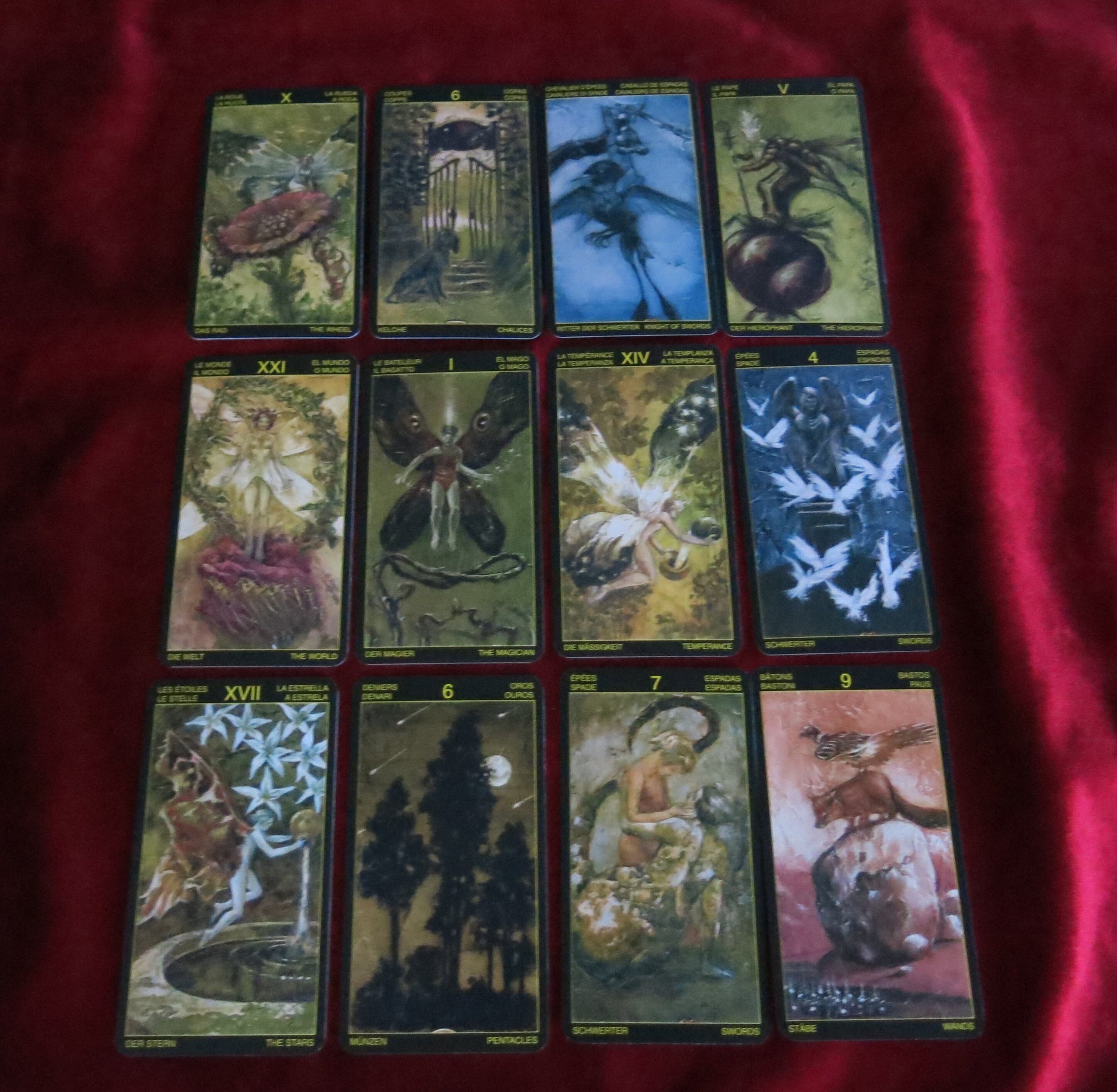 Secret Forest Tarot, Tarot del Bosque Secreto, Lo Scarabeo, 2005, dual sided tarot, fairy tarot, elf tarot, insect tarot, nature tarot, forest tarot, woodland spirits tarot, mystical tarot, Rider Waite system, collectible tarot, rare tarot, fantasy tarot, magical tarot, bilingual tarot, 78 cards, tarot deck, tarot collectors, oracle forest, divination cards, antique arcana